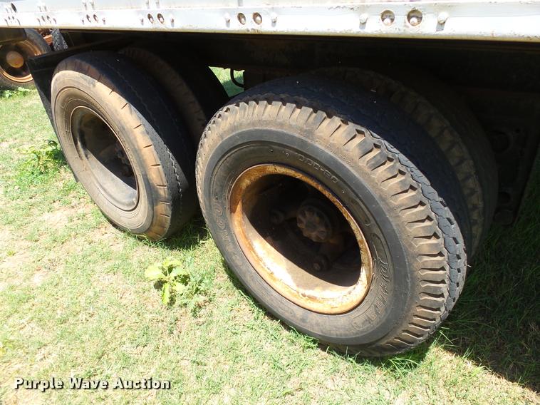 image for item DB4104 1975 Fruehauf FBZ9-F2-40 dry van trailer