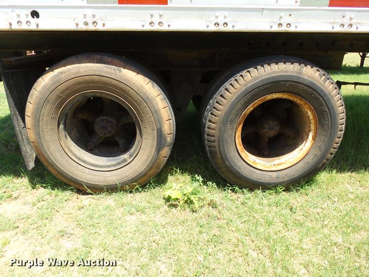 image for item DB4104 1975 Fruehauf FBZ9-F2-40 dry van trailer