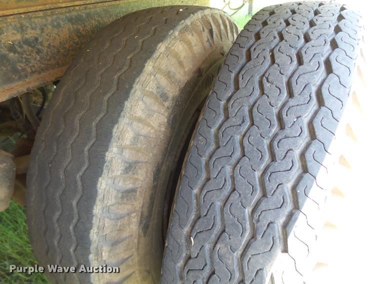 image for item DB4104 1975 Fruehauf FBZ9-F2-40 dry van trailer