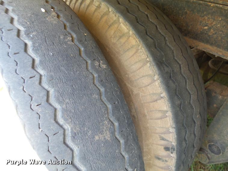 image for item DB4104 1975 Fruehauf FBZ9-F2-40 dry van trailer