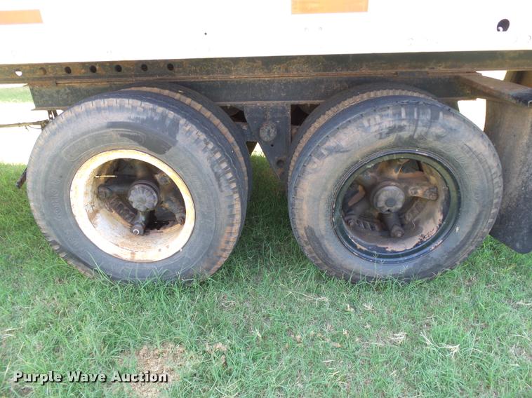 image for item DB4104 1975 Fruehauf FBZ9-F2-40 dry van trailer