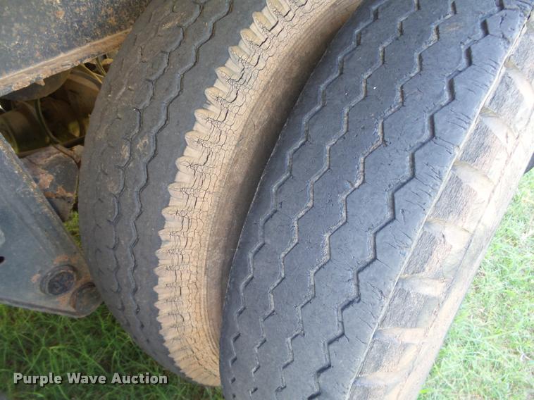 image for item DB4104 1975 Fruehauf FBZ9-F2-40 dry van trailer