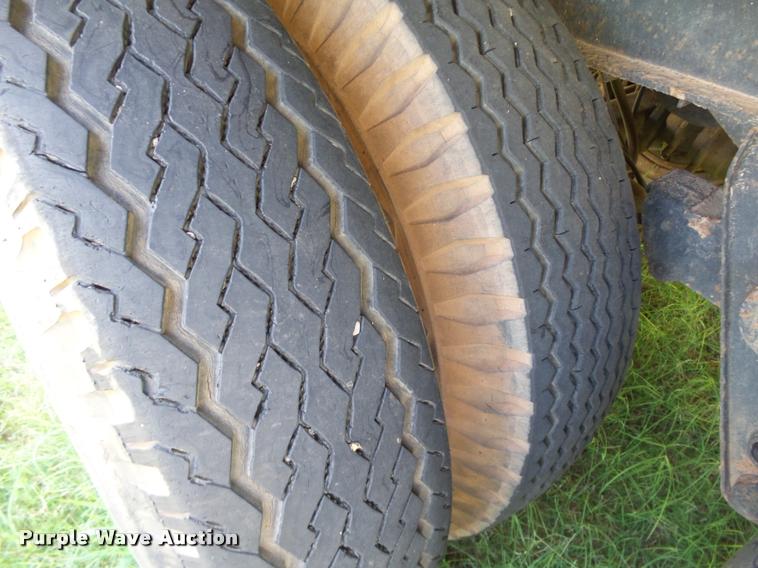 image for item DB4104 1975 Fruehauf FBZ9-F2-40 dry van trailer