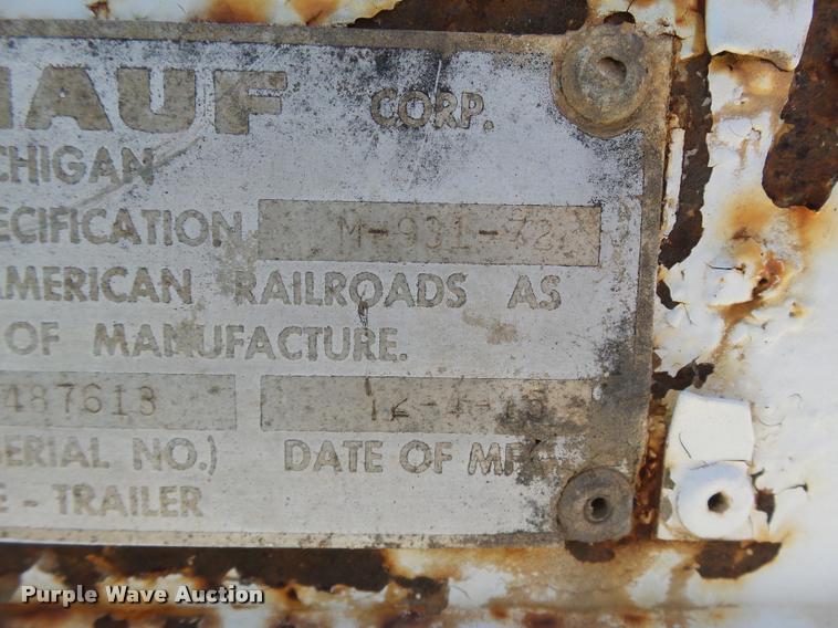 image for item DB4104 1975 Fruehauf FBZ9-F2-40 dry van trailer