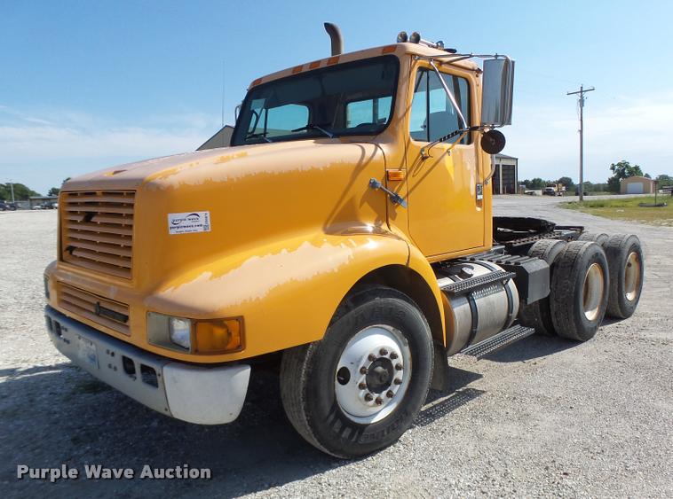 image for item DB5874 1998 International 8200 semi truck