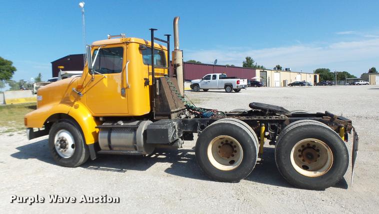 image for item DB5874 1998 International 8200 semi truck