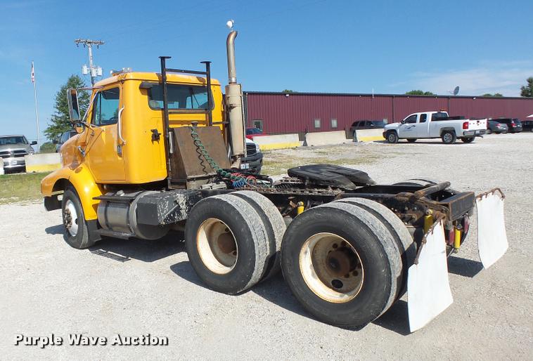 image for item DB5874 1998 International 8200 semi truck