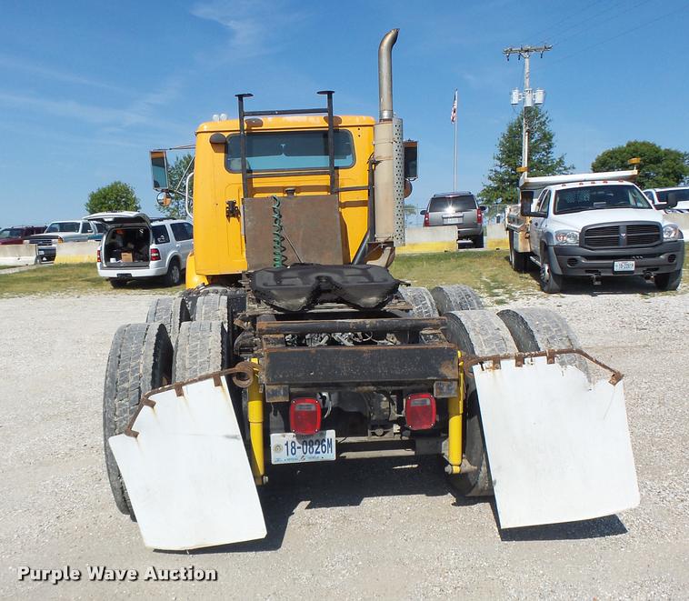 image for item DB5874 1998 International 8200 semi truck