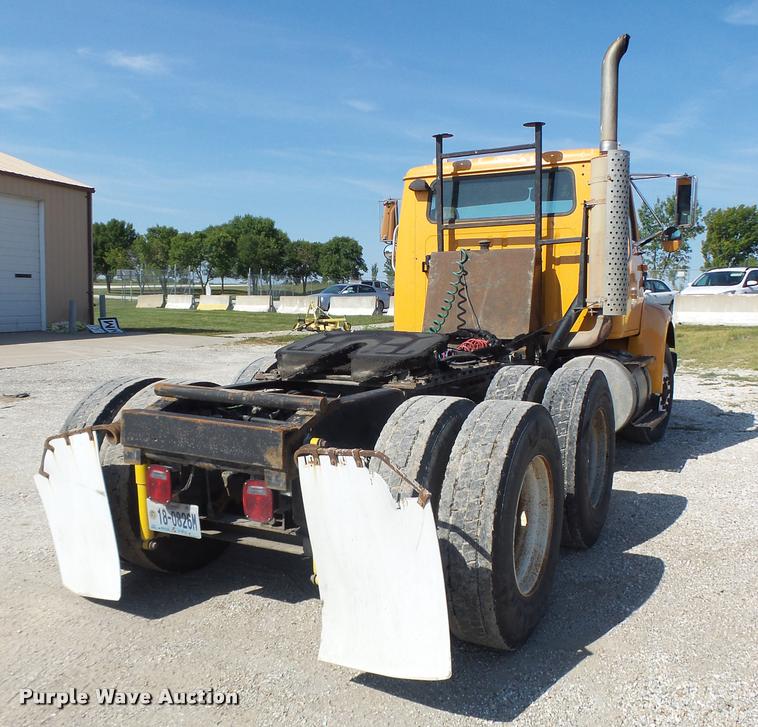 image for item DB5874 1998 International 8200 semi truck