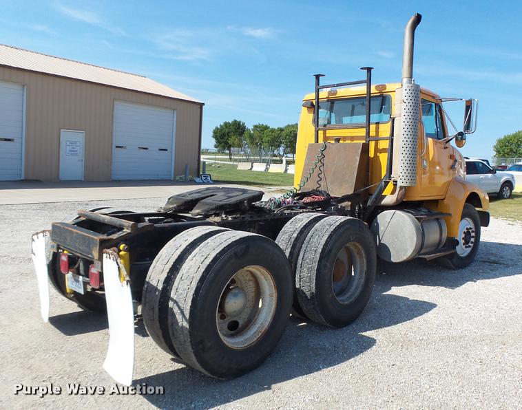 image for item DB5874 1998 International 8200 semi truck