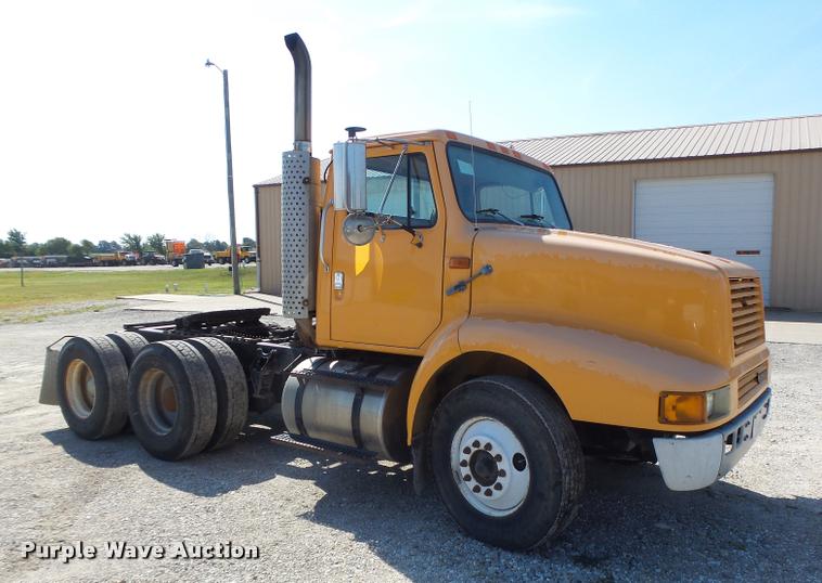 image for item DB5874 1998 International 8200 semi truck