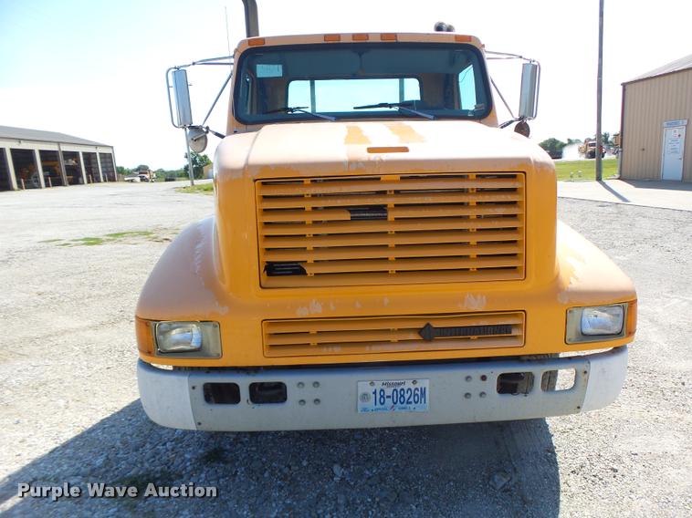 image for item DB5874 1998 International 8200 semi truck