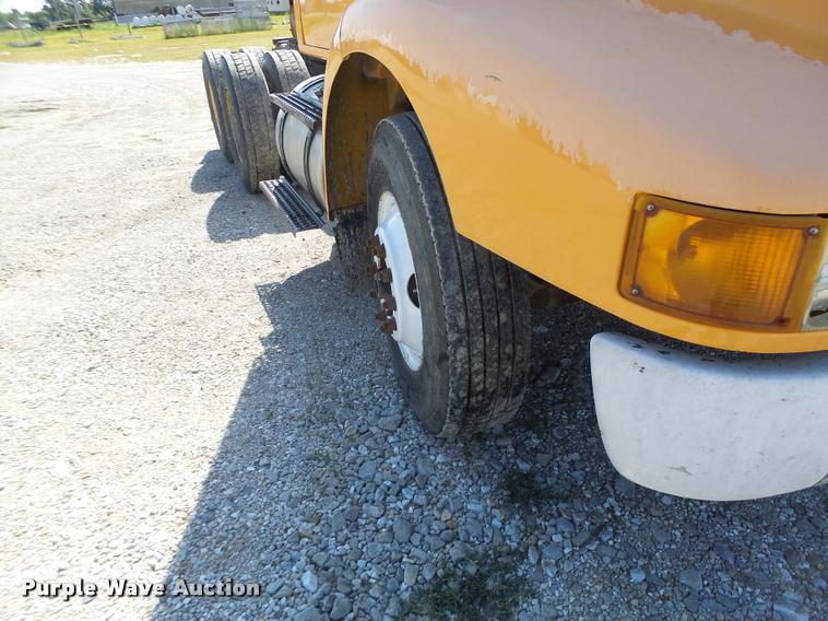 image for item DB5874 1998 International 8200 semi truck
