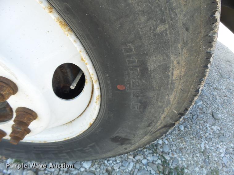 image for item DB5874 1998 International 8200 semi truck