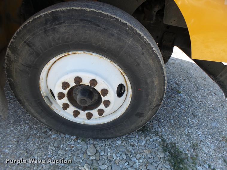 image for item DB5874 1998 International 8200 semi truck