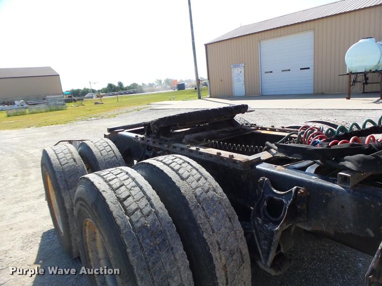 image for item DB5874 1998 International 8200 semi truck