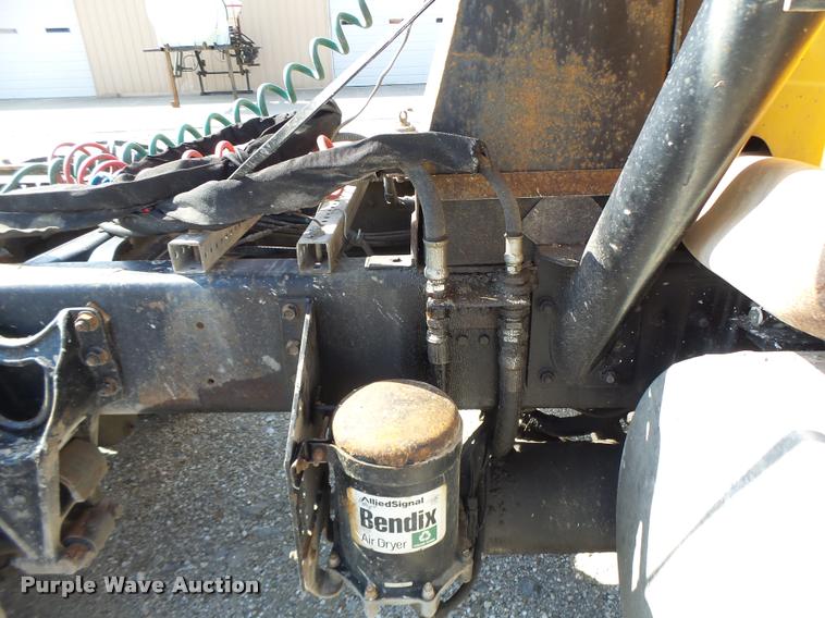 image for item DB5874 1998 International 8200 semi truck