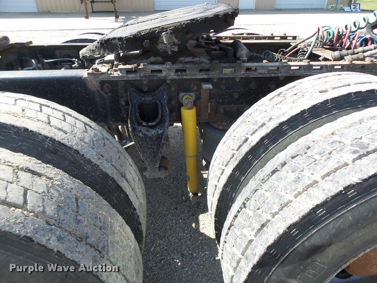 image for item DB5874 1998 International 8200 semi truck