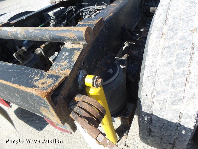 image for item DB5874 1998 International 8200 semi truck