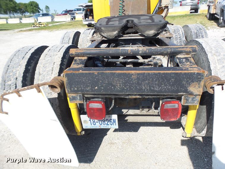 image for item DB5874 1998 International 8200 semi truck