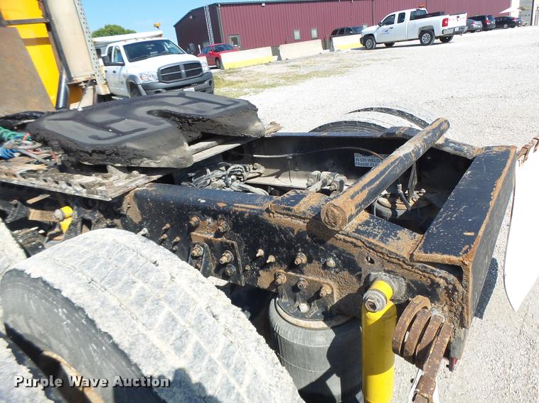 image for item DB5874 1998 International 8200 semi truck