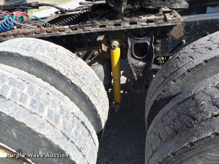 image for item DB5874 1998 International 8200 semi truck