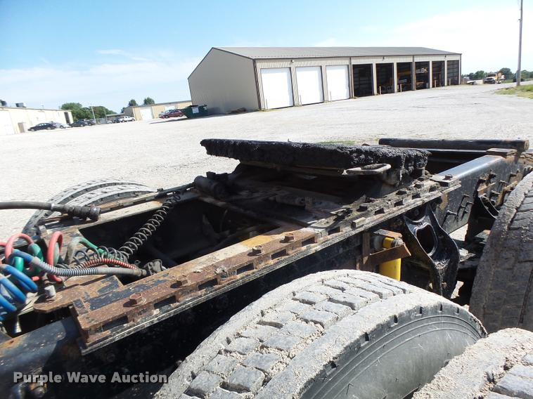 image for item DB5874 1998 International 8200 semi truck