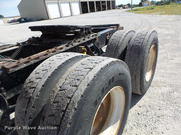 image for item DB5874 1998 International 8200 semi truck