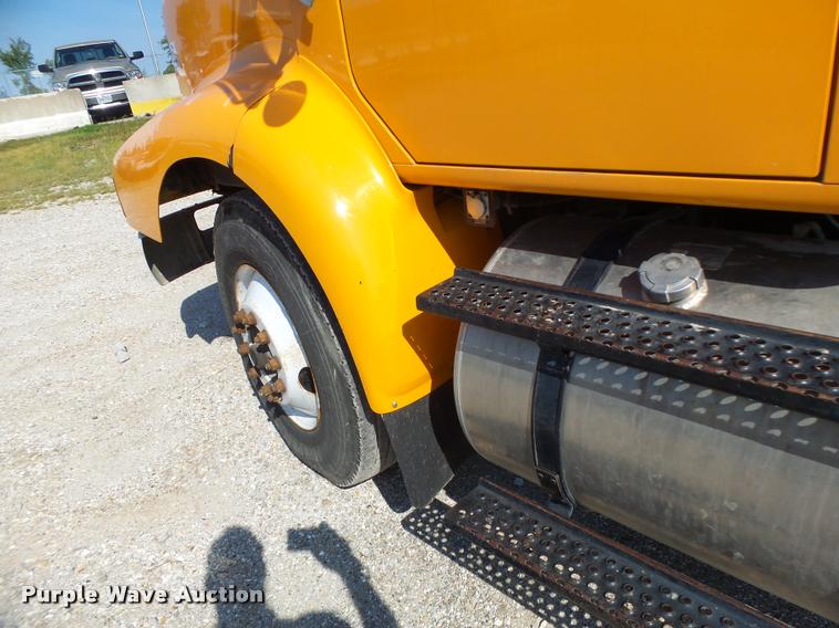 image for item DB5874 1998 International 8200 semi truck