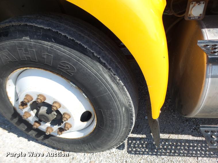 image for item DB5874 1998 International 8200 semi truck