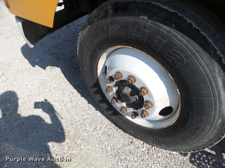 image for item DB5874 1998 International 8200 semi truck