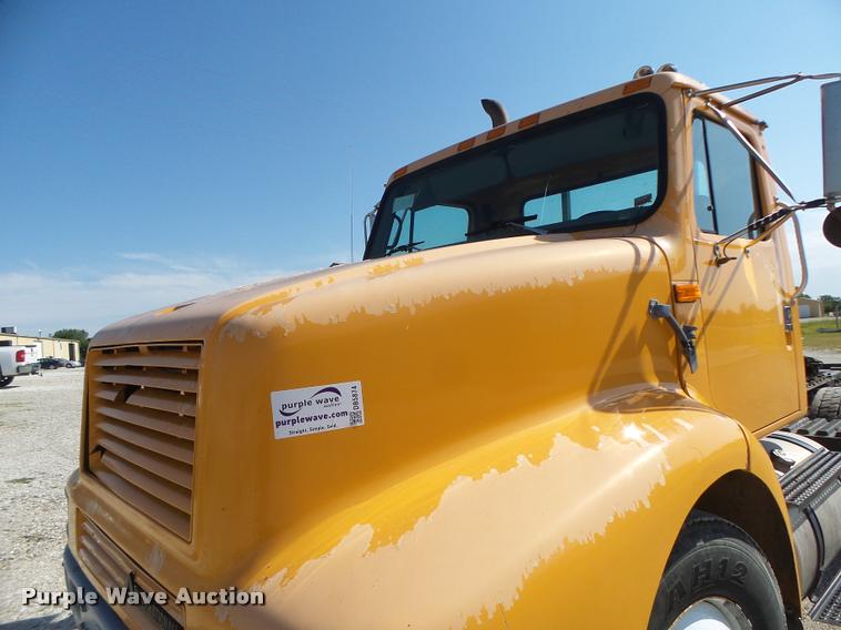 image for item DB5874 1998 International 8200 semi truck
