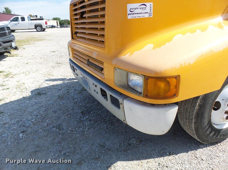 image for item DB5874 1998 International 8200 semi truck