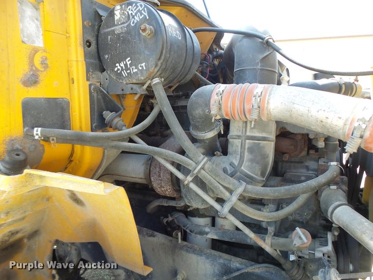 image for item DB5874 1998 International 8200 semi truck