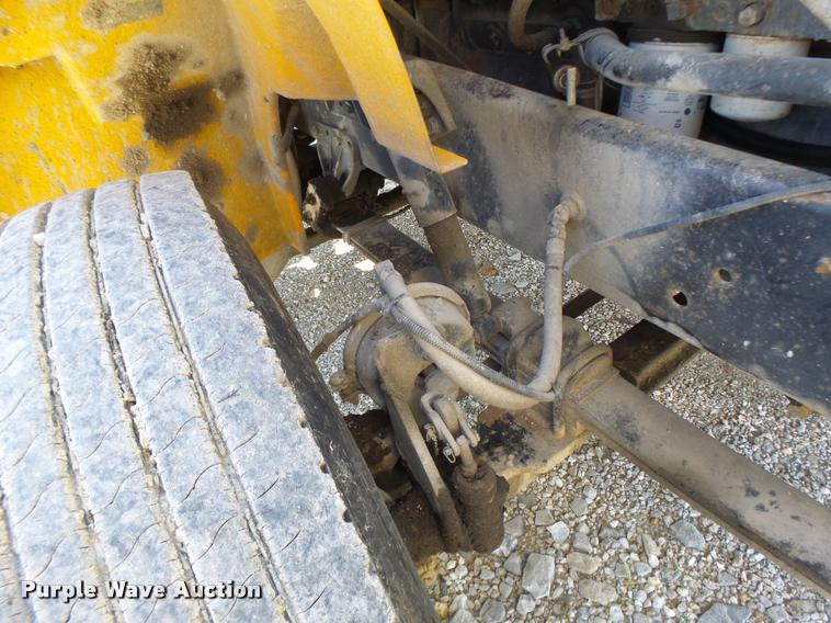 image for item DB5874 1998 International 8200 semi truck