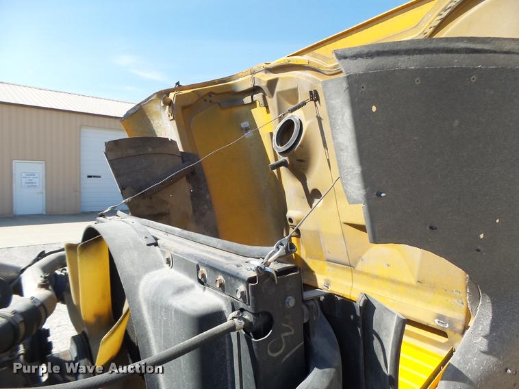 image for item DB5874 1998 International 8200 semi truck