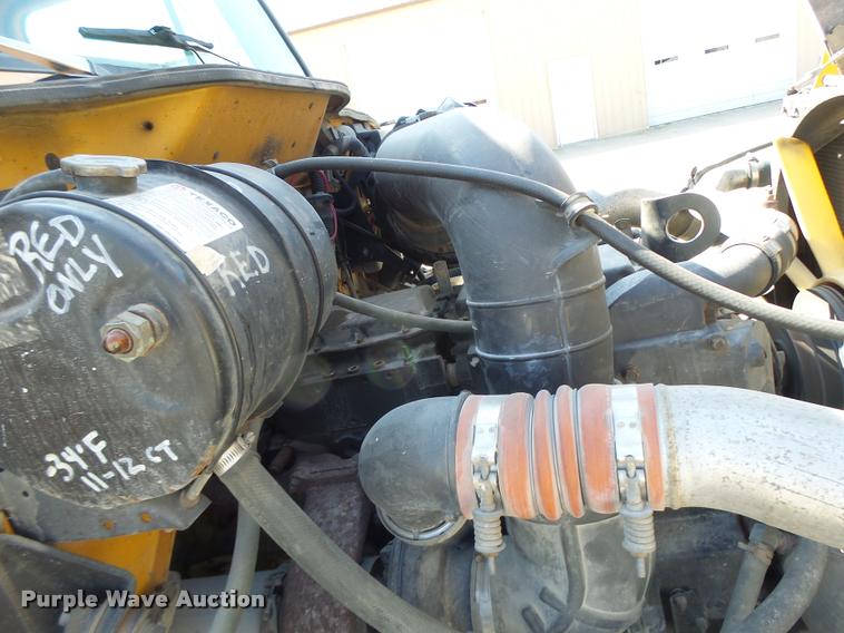 image for item DB5874 1998 International 8200 semi truck