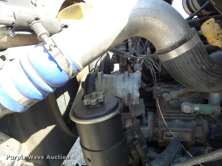 image for item DB5874 1998 International 8200 semi truck