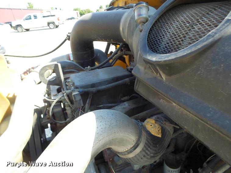 image for item DB5874 1998 International 8200 semi truck