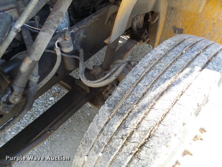 image for item DB5874 1998 International 8200 semi truck