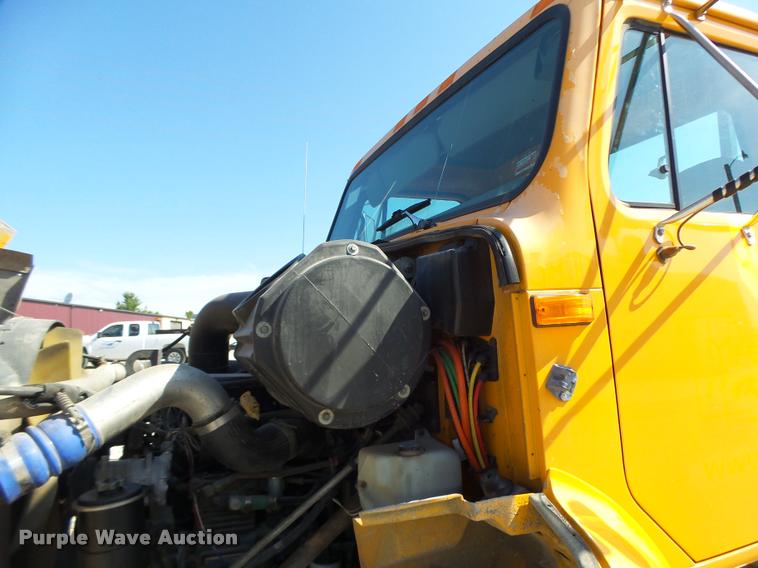 image for item DB5874 1998 International 8200 semi truck