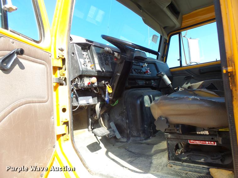 image for item DB5874 1998 International 8200 semi truck