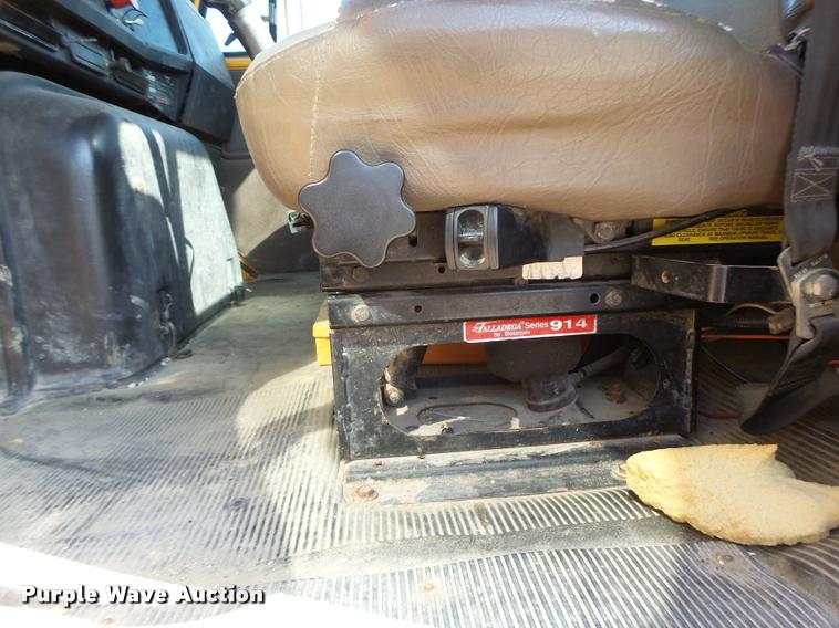 image for item DB5874 1998 International 8200 semi truck