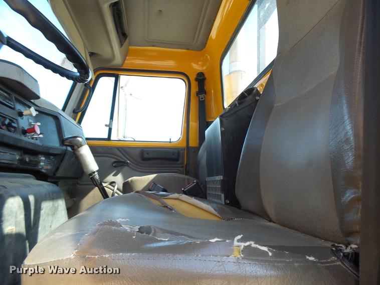 image for item DB5874 1998 International 8200 semi truck