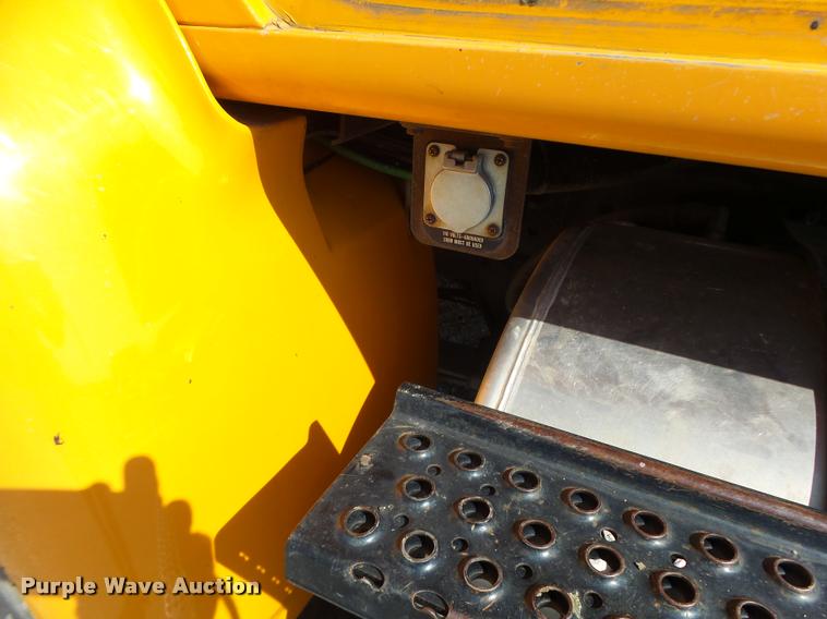 image for item DB5874 1998 International 8200 semi truck