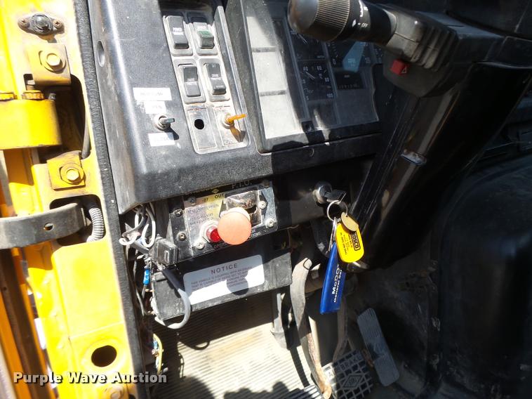 image for item DB5874 1998 International 8200 semi truck