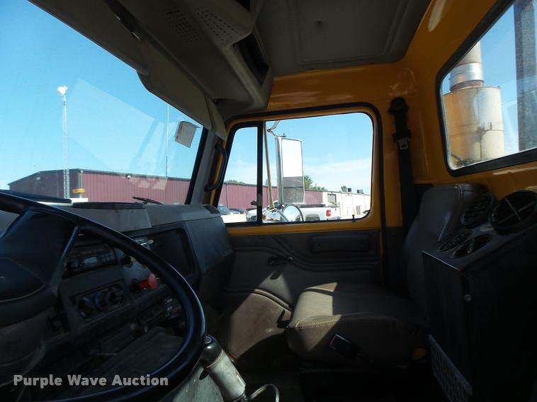 image for item DB5874 1998 International 8200 semi truck