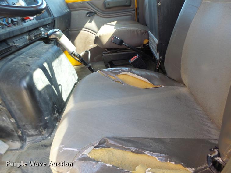 image for item DB5874 1998 International 8200 semi truck