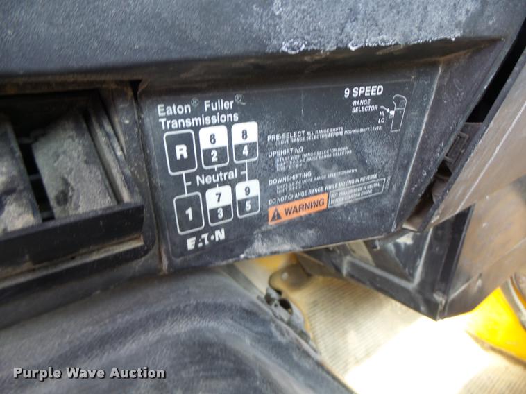 image for item DB5874 1998 International 8200 semi truck