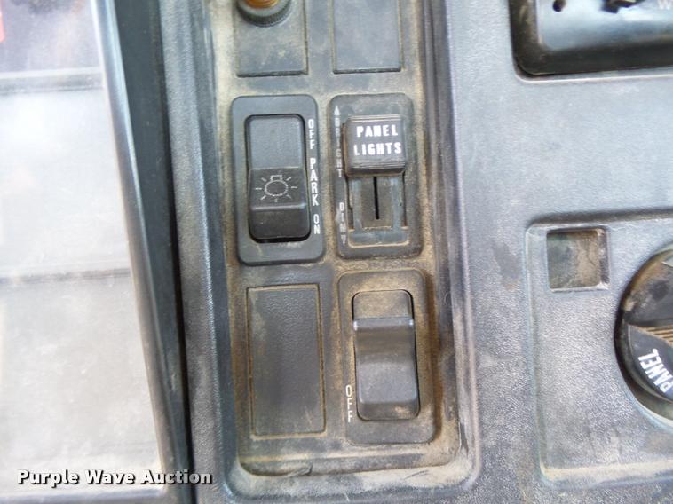 image for item DB5874 1998 International 8200 semi truck